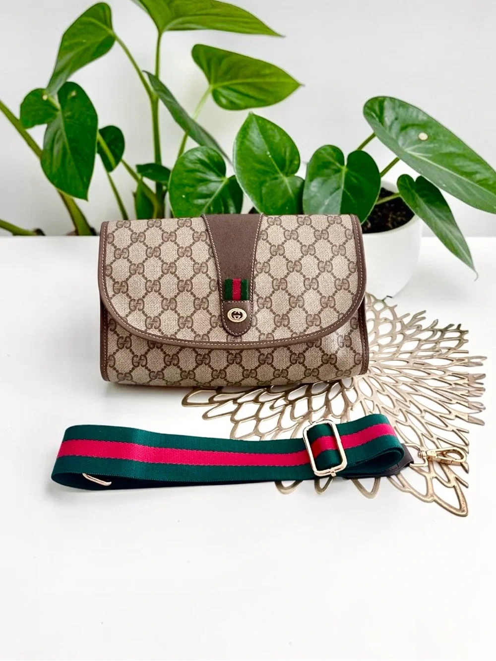 Gucci GG Supreme Clutch Bag